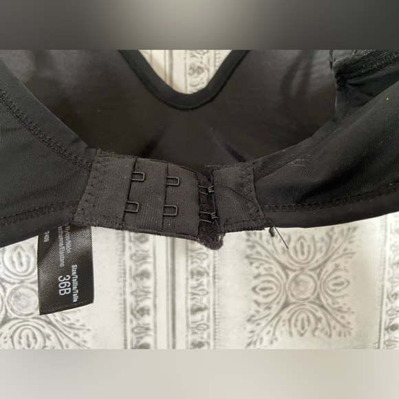 NWOT Sz-36/B Bra in a Minimalist Basic Black, Comfy, Silky, Smooth Fit, No Wires - Picture 9 of 16